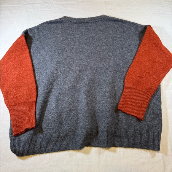 Vince Camuto Women’s Colorblock Charcoal and Rust Crewneck Sweater - Picture 7 of 7